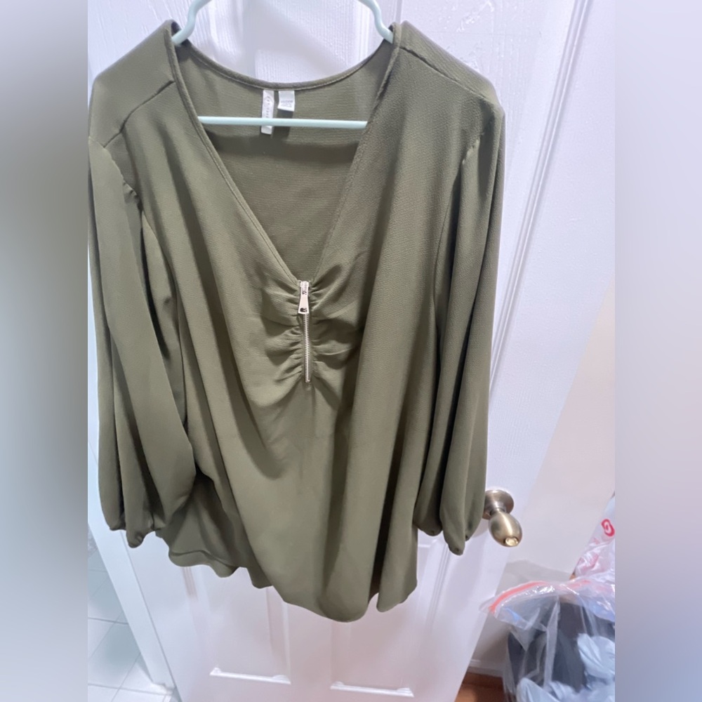 Green shirt with zipper